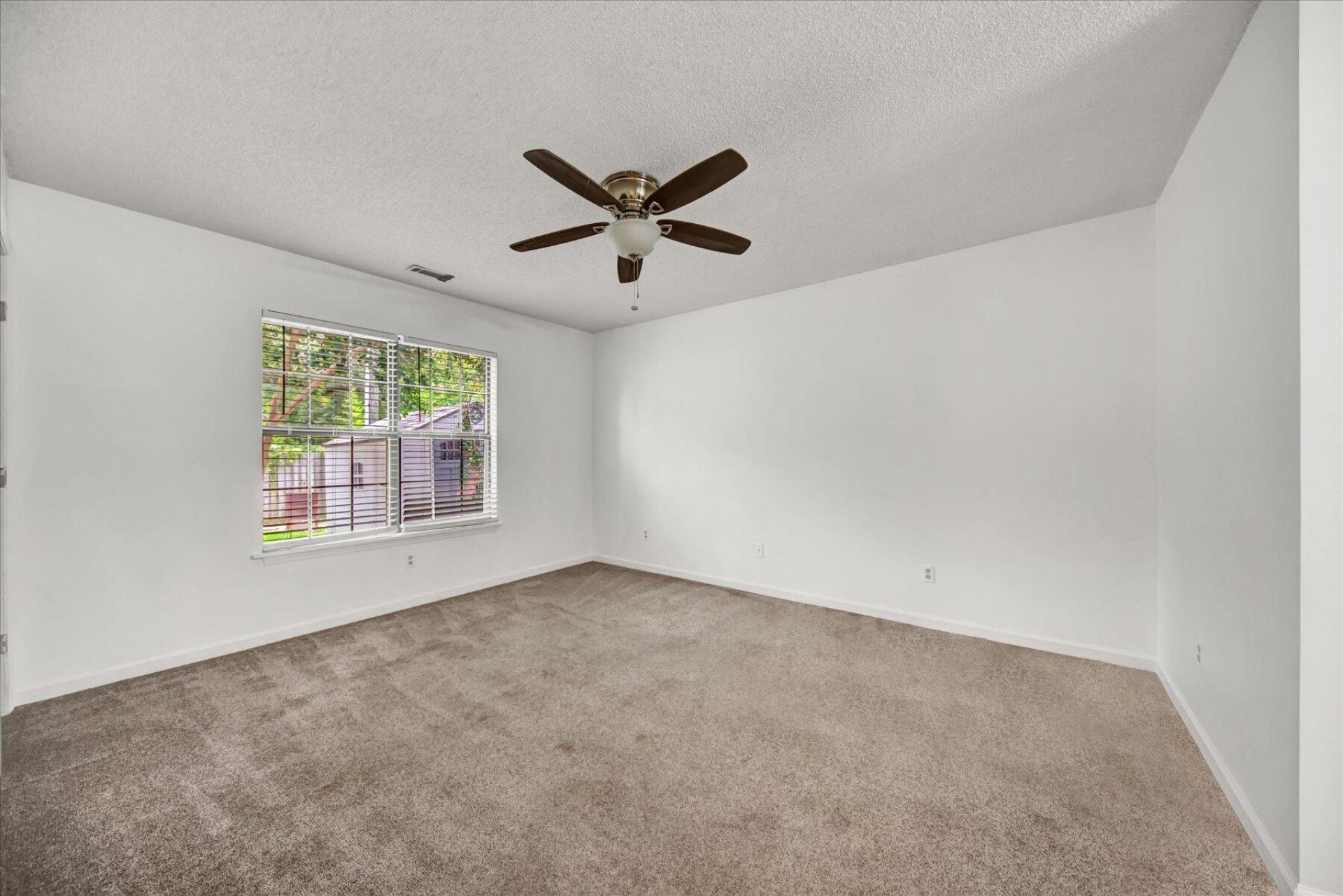 1017 Tj Lane Photo 13