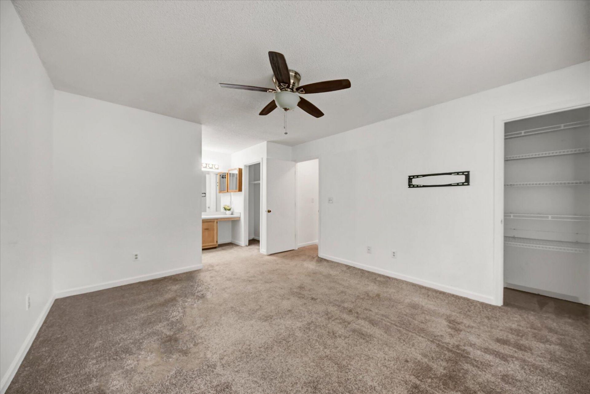 1017 Tj Lane Photo 15