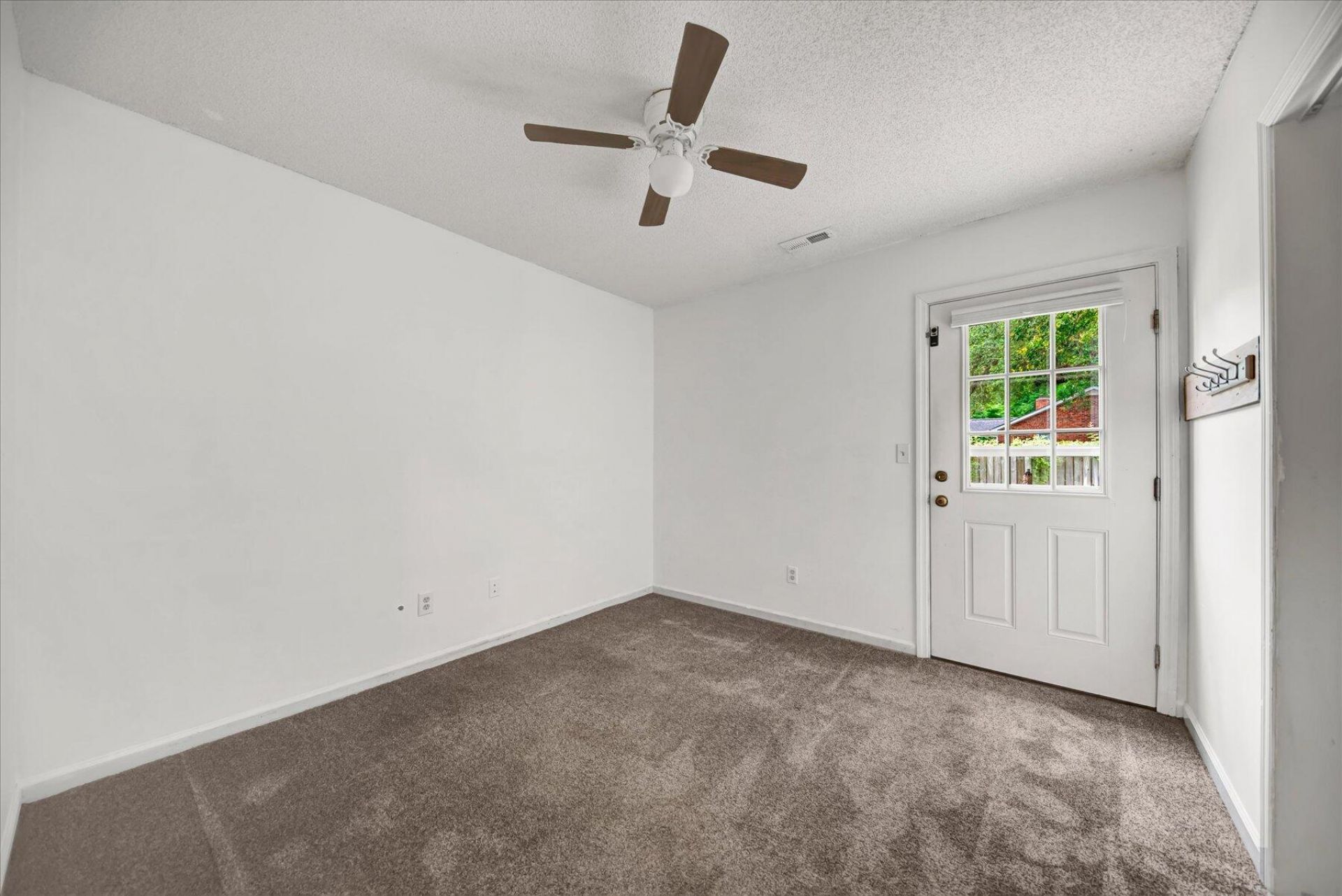1017 Tj Lane Photo 18