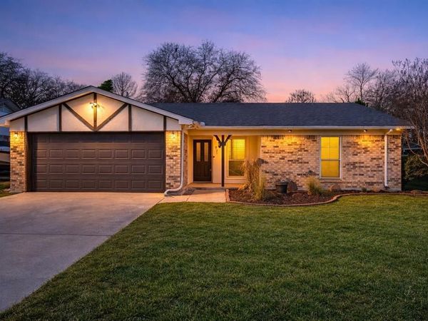 921 Red Oak Street, Azle, TX 76020