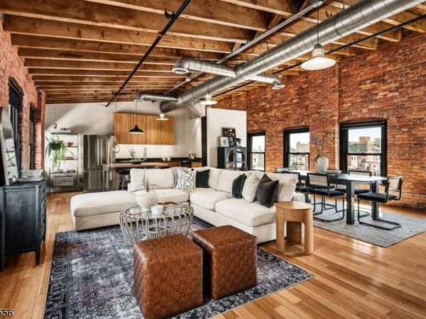 61 New Jersey Railroad Ave, Newark, NJ 07105