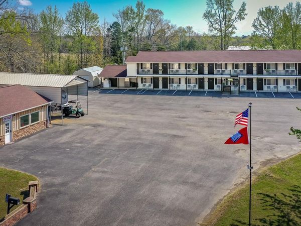 8546 Edgemont Rd., Greers Ferry, AR 72067