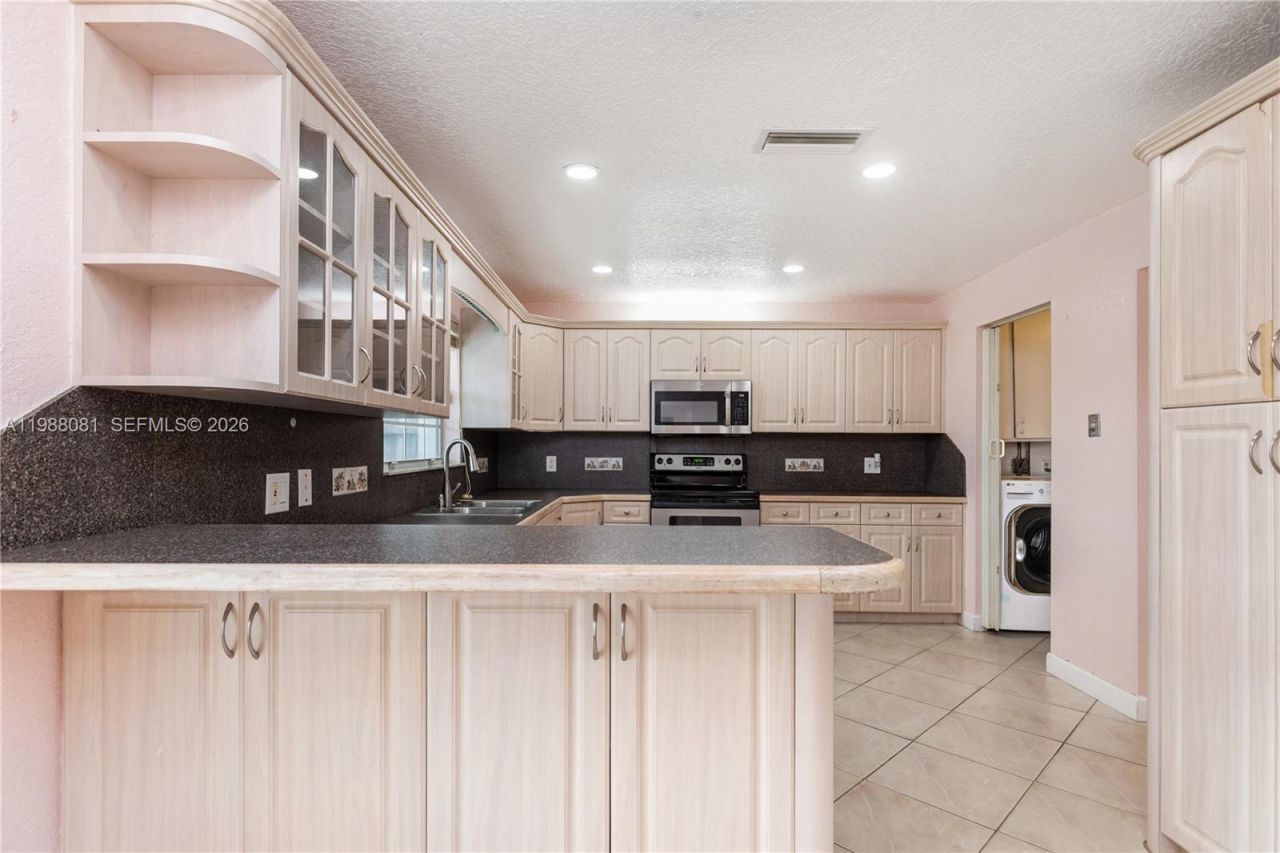 8970 Johnson St , Pembroke Pines, FL 33024 Photo