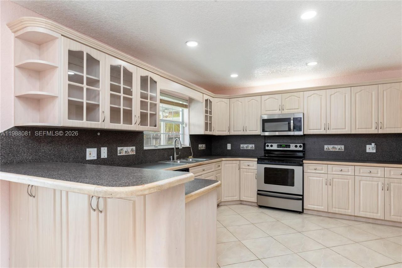 8970 Johnson St , Pembroke Pines, FL 33024 Photo