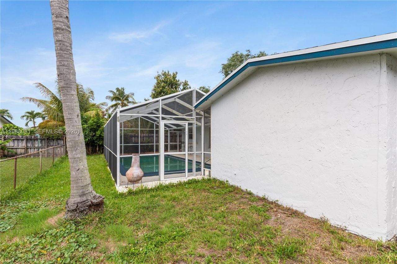 8970 Johnson St , Pembroke Pines, FL 33024 Photo