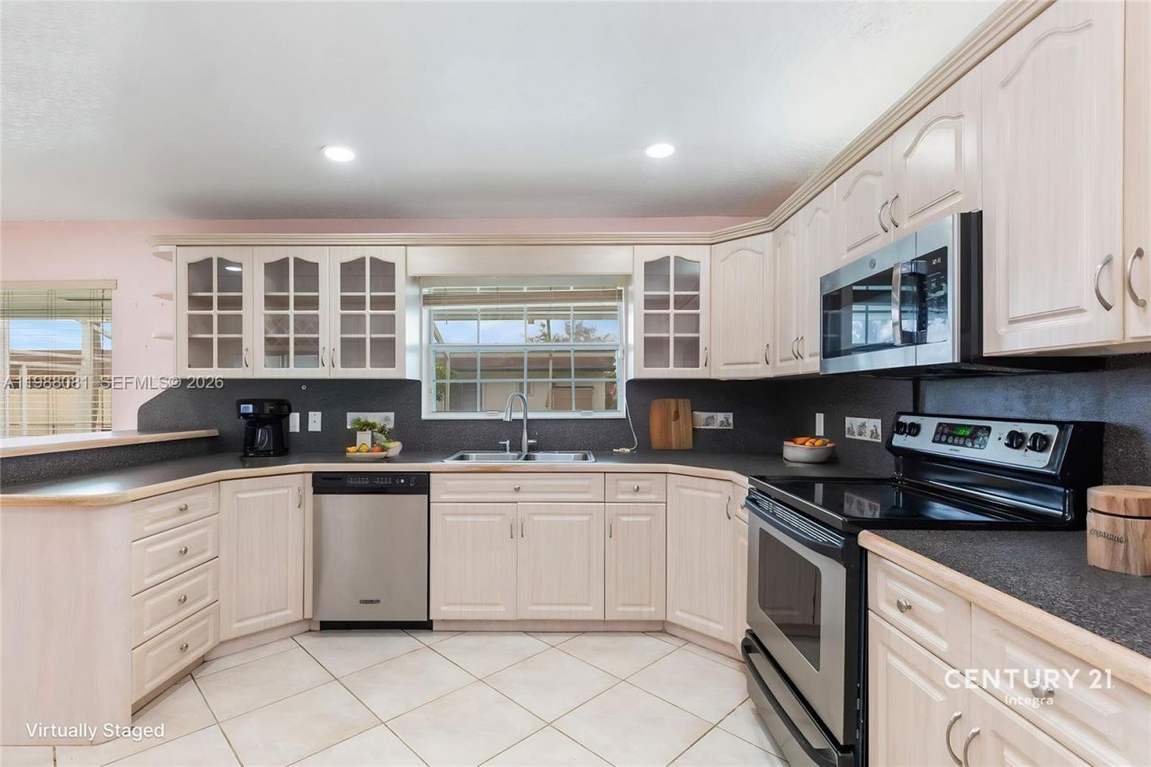 8970 Johnson St , Pembroke Pines, FL 33024 Photo