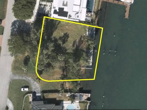 10801 N Bayshore Dr , Miami, FL 33161