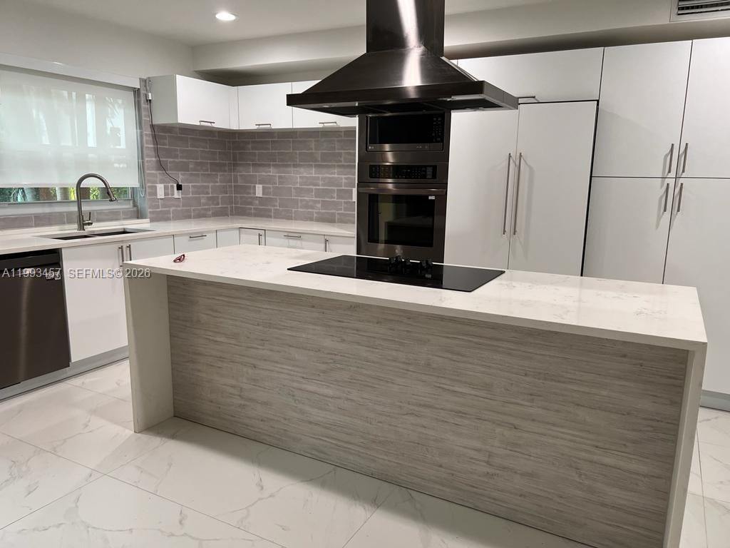 3672 NE 167th St, Unit 31, North Miami Beach, FL 33160 Photo
