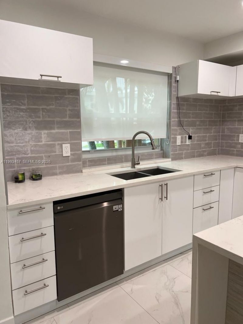 3672 NE 167th St, Unit 31, North Miami Beach, FL 33160 Photo