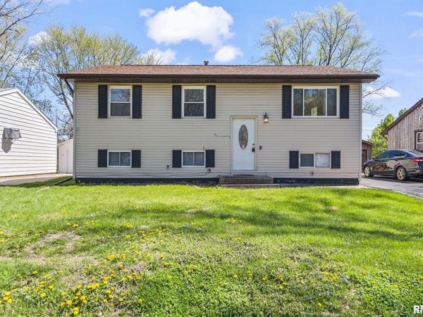 328 PARKVIEW Drive, Rochester, IL 62563