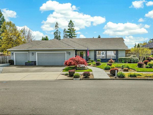 1562 Ridge Way, Medford, OR 97504