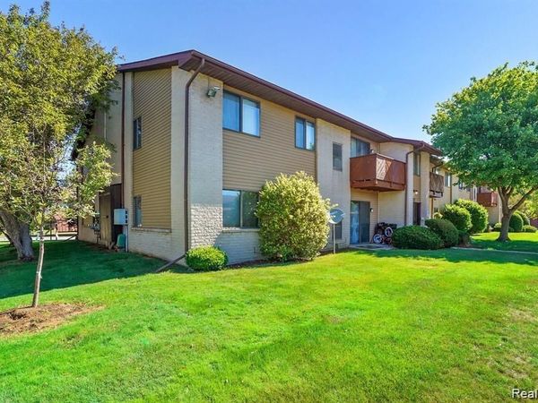 7624 Manor Circle , Westland, MI 48185