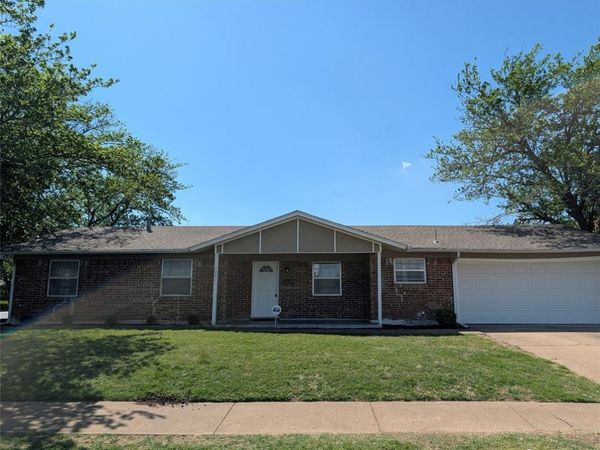 1001 W Main Street, Crowley, TX 76036