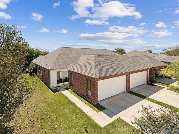 5364 Courtyard Dr, Gonzales, LA 70737