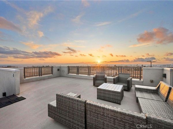 1068 Hampton, Costa Mesa, CA 92627