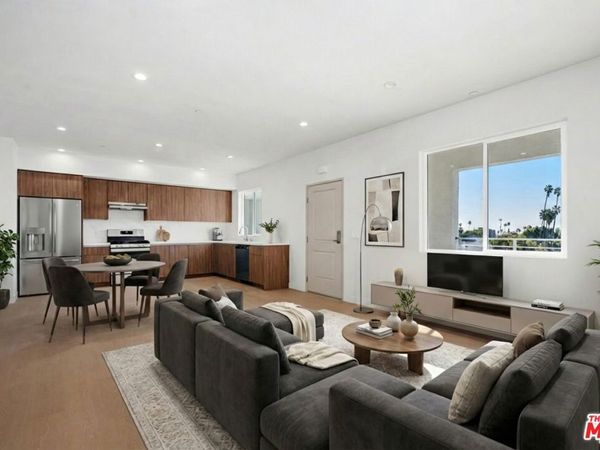 1717 Winona Boulevard, Unit 203, Los Angeles, CA 90027