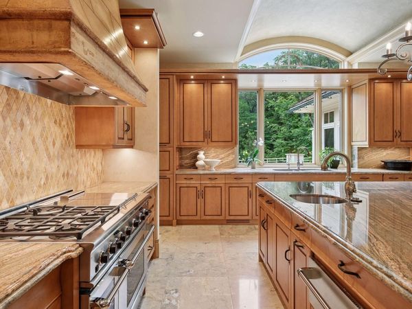 1989 Dwight Lane, Minnetonka, MN 55305