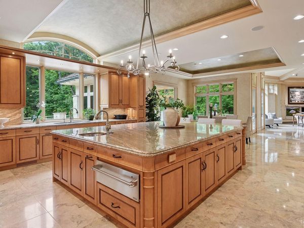 1989 Dwight Lane, Minnetonka, MN 55305