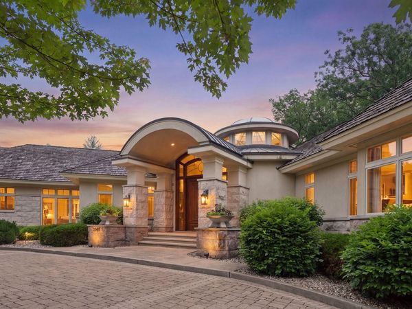 1989 Dwight Lane, Minnetonka, MN 55305