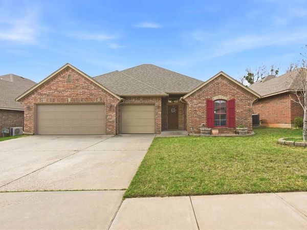 1812 NE 1st Street, Moore, OK 73160