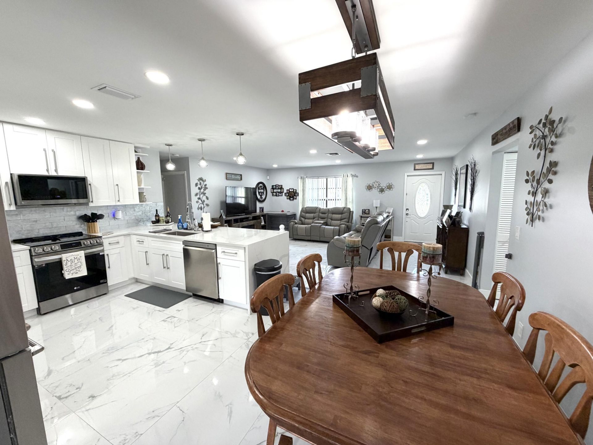 357 Las Palmas Street, Royal Palm Beach, FL 33411 Photo