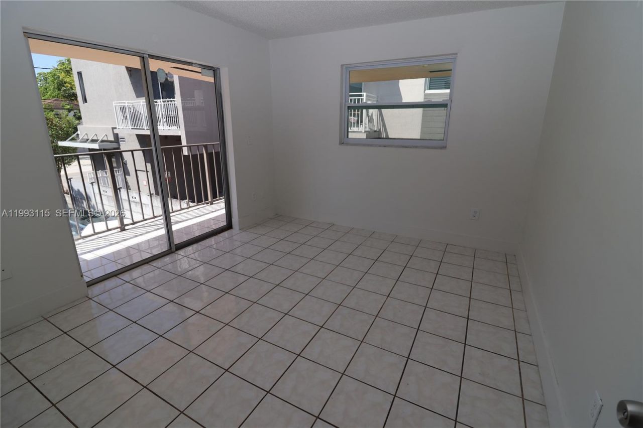 951 SW 7th St, Unit 4, Miami, FL 33130 Photo