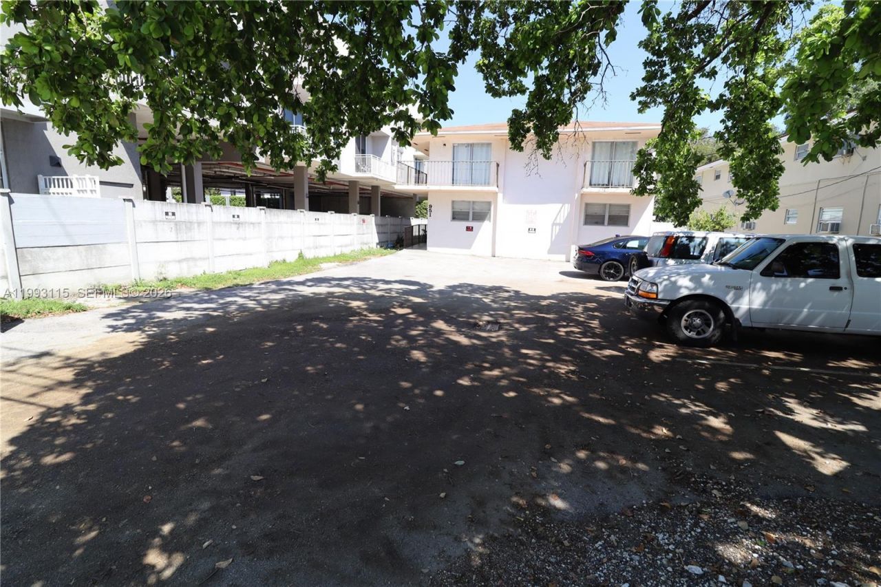 951 SW 7th St, Unit 4, Miami, FL 33130 Photo