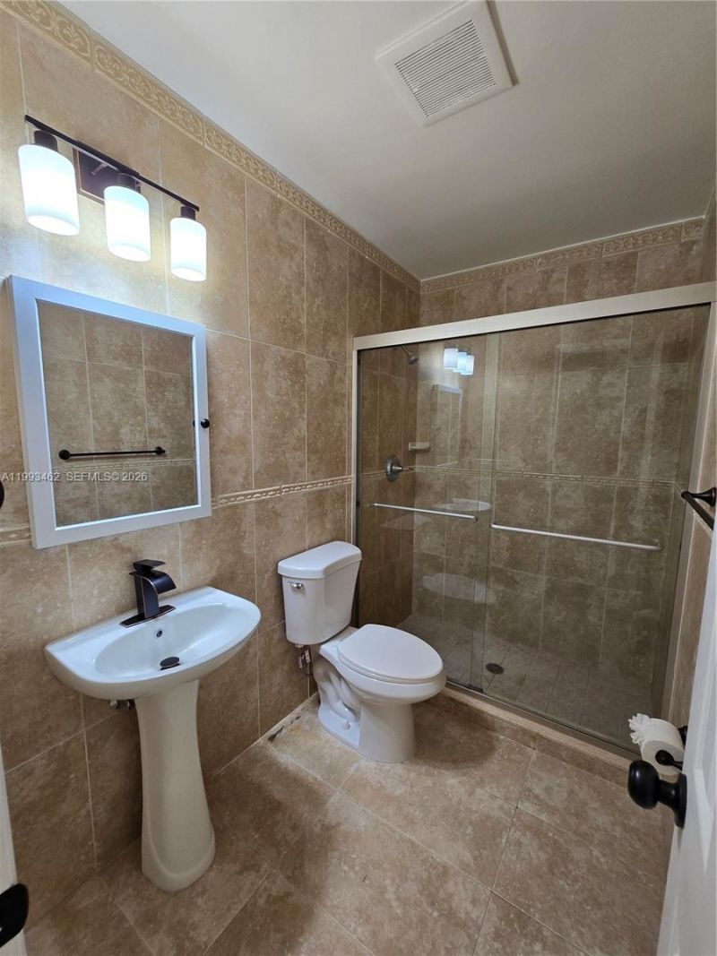 10475 SW 42 Te , Unincorporated Dade County, FL 33165 Photo