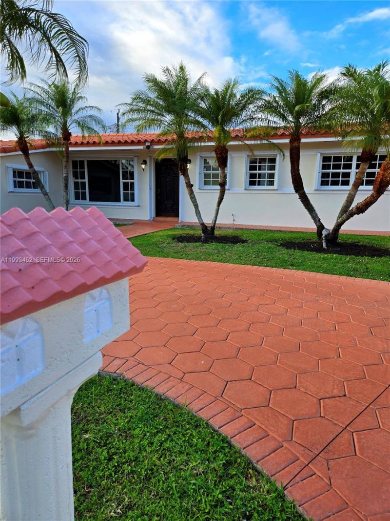 10475 SW 42 Te , Unincorporated Dade County, FL 33165 Photo