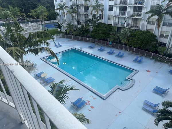 486 NW 165th St Rd, Unit B-506, Miami, FL 33169