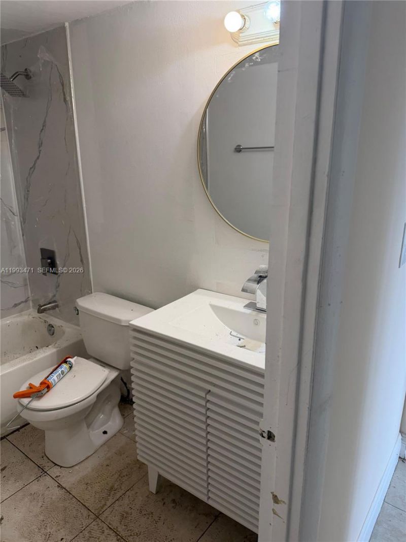 486 NW 165th St Rd, Unit B-506, Miami, FL 33169 Photo