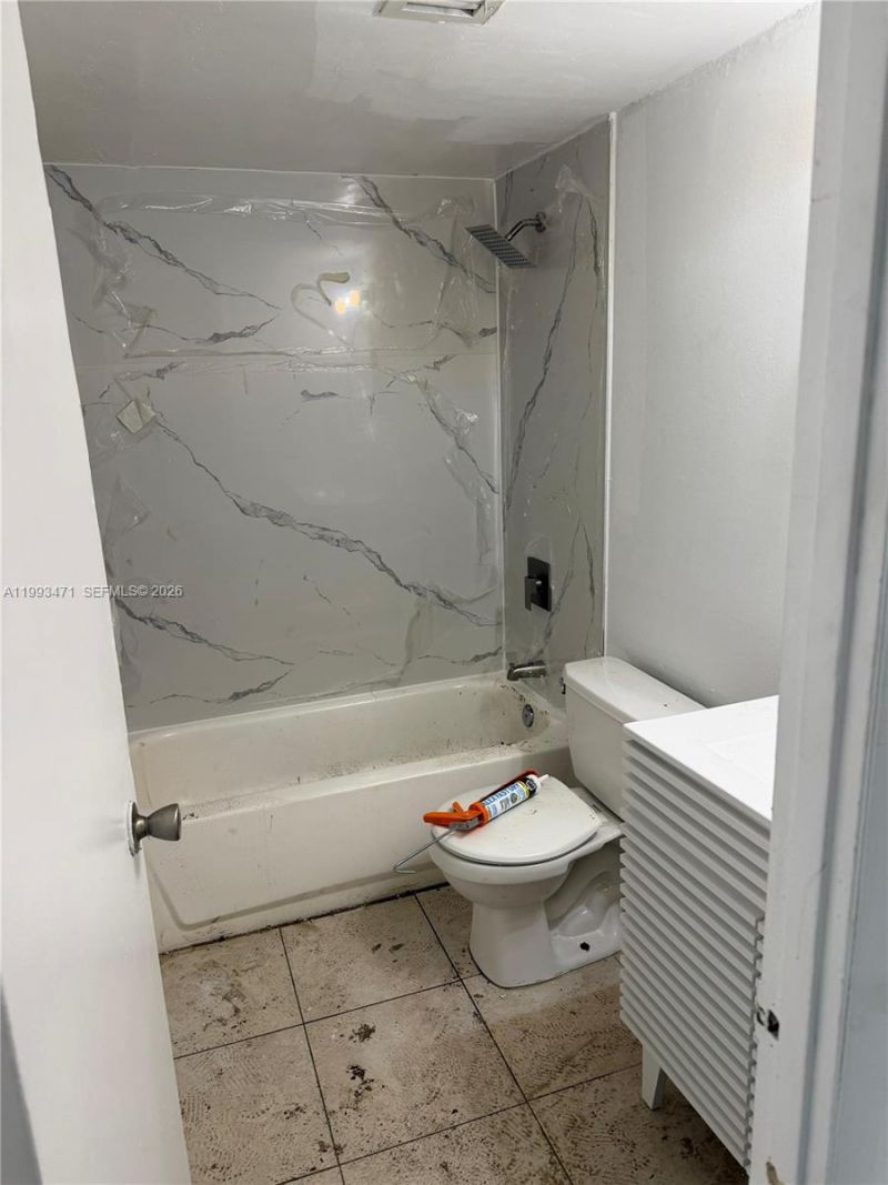 486 NW 165th St Rd, Unit B-506, Miami, FL 33169 Photo