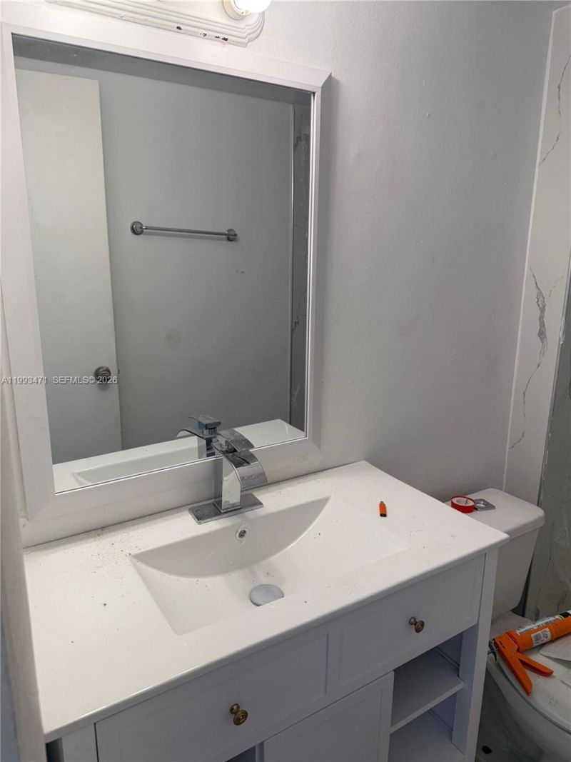 486 NW 165th St Rd, Unit B-506, Miami, FL 33169 Photo