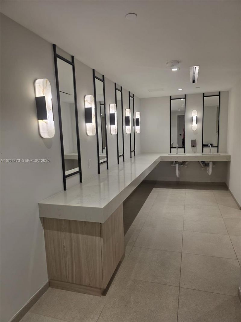 225 N Miami Ave , Unit 910, Miami, FL 33128 Photo