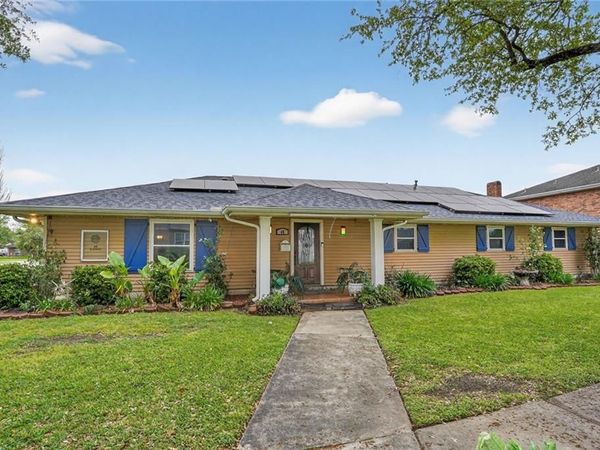 45 E CARMACK Drive, Chalmette, LA 70043