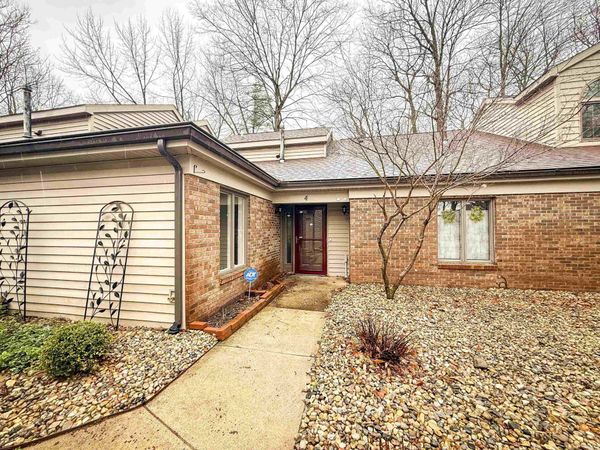 4 Boulder Court, Nappanee, IN 46550