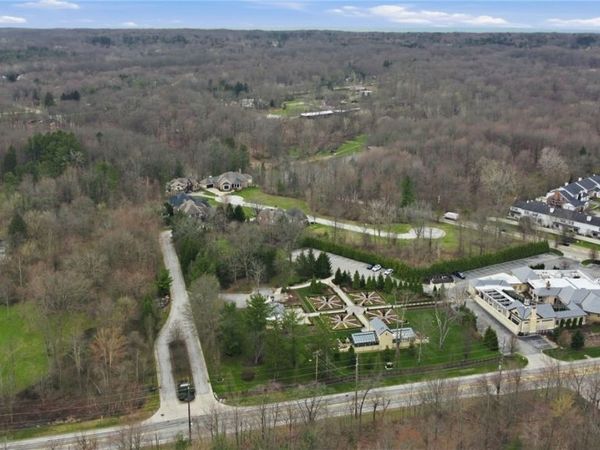 Lancaster Court, Chagrin Falls, OH 44022