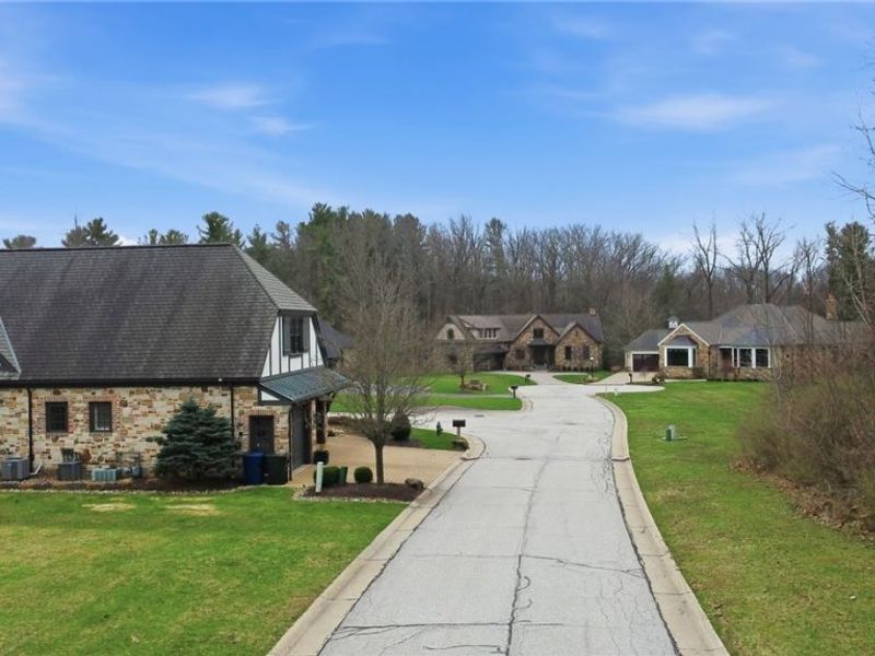 Lancaster Court, Chagrin Falls, OH 44022 Photo 14