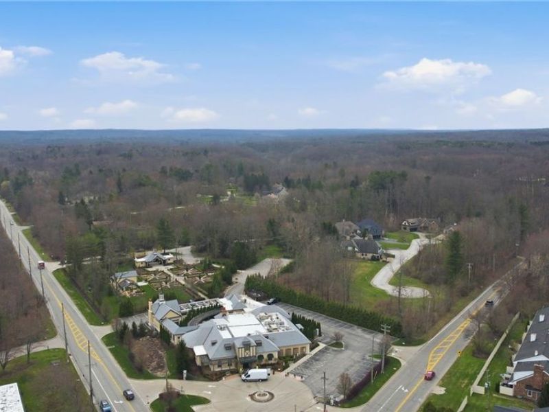 Lancaster Court, Chagrin Falls, OH 44022 Photo 3