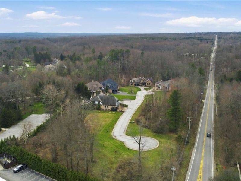 Lancaster Court, Chagrin Falls, OH 44022 Photo 4