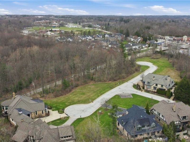 Lancaster Court, Chagrin Falls, OH 44022 Photo 5