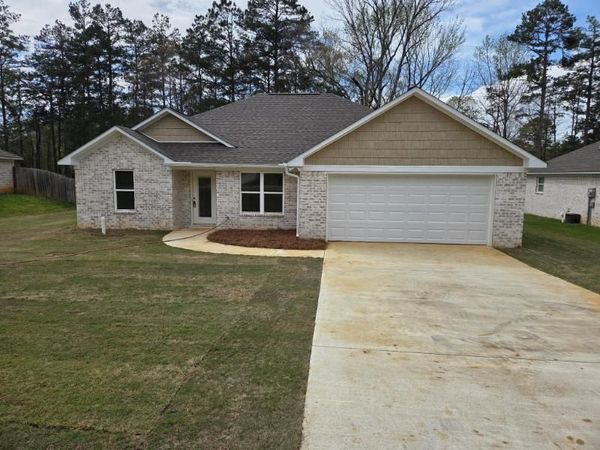 1025 N Sherman Dr., Sherman, MS 38828