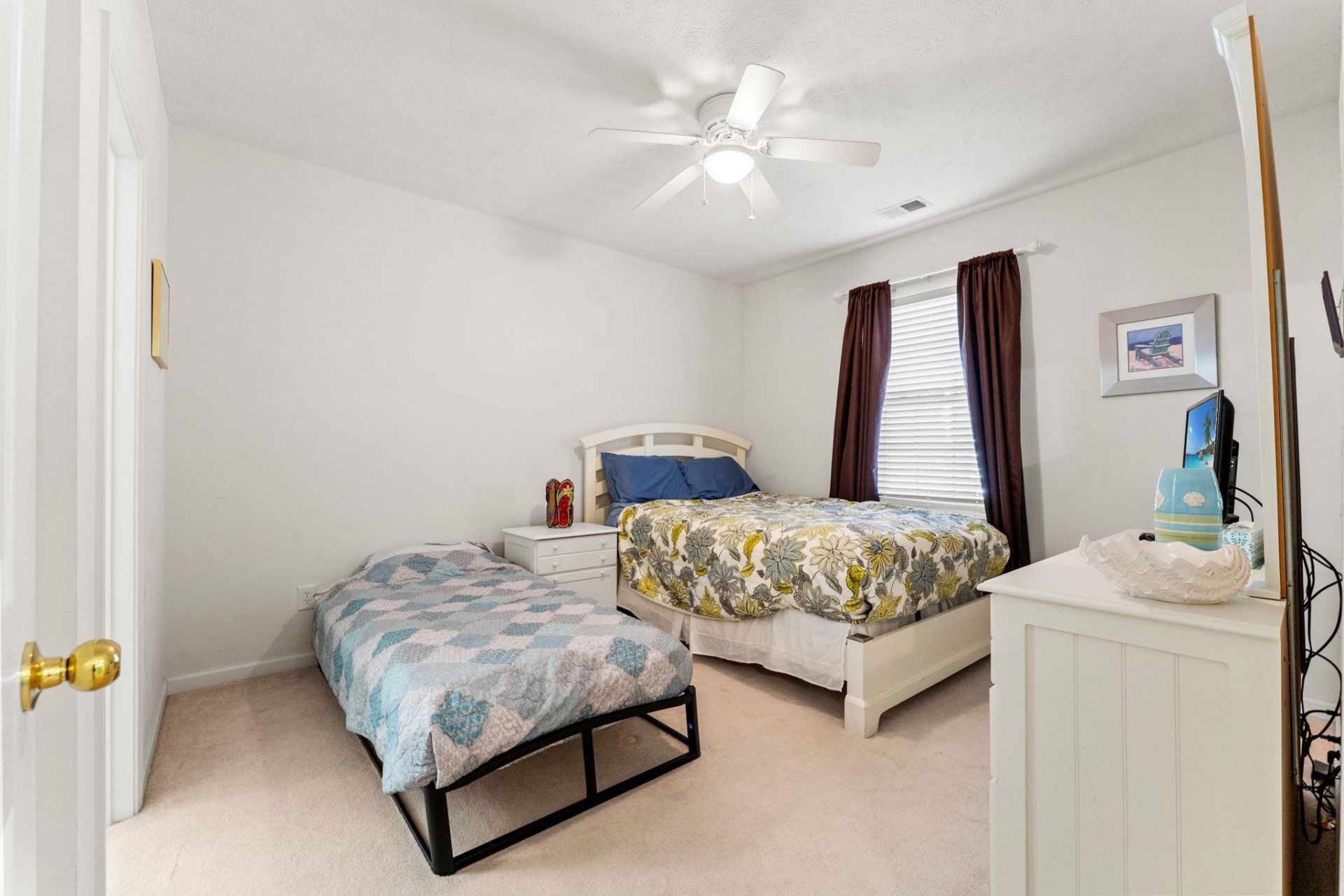 601 Hillside Ave. N Photo 17