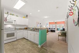 601 Hillside Ave. N photo 4