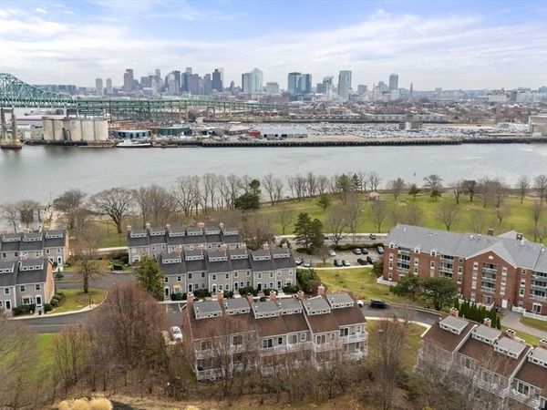 33 Breakwater Dr, Unit 33, Chelsea, MA 02150