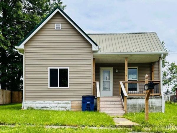 120 W Warren Street, Mitchell, IN 47446