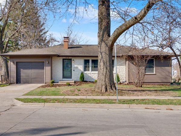 1718 Highland Avenue , Iowa City, IA 52240