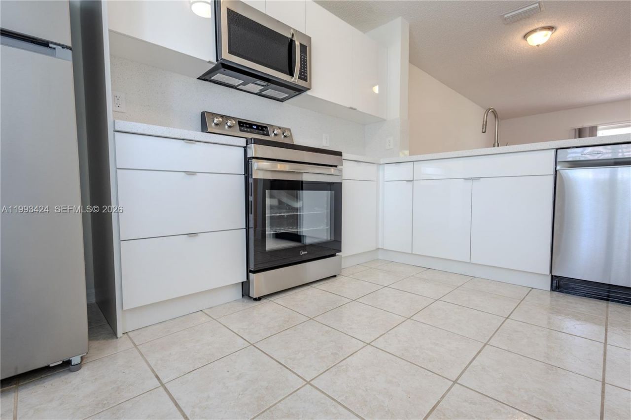 719 NW 208th Way, Unit 719, Pembroke Pines, FL 33029 Photo