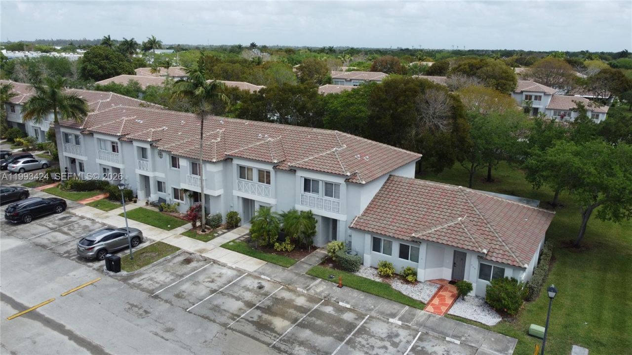 719 NW 208th Way, Unit 719, Pembroke Pines, FL 33029 Photo