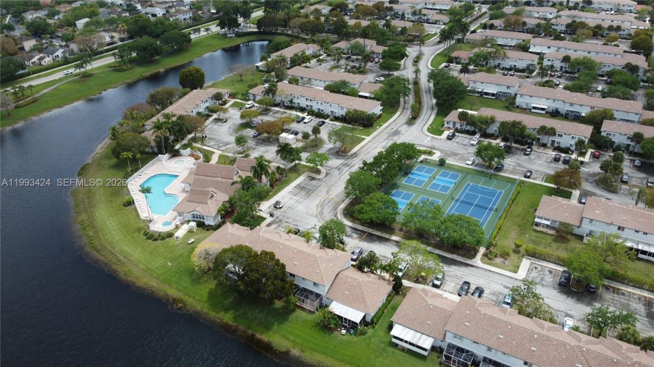 719 NW 208th Way, Unit 719, Pembroke Pines, FL 33029 Photo